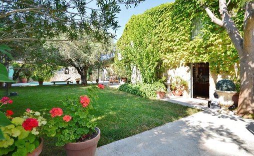 12th Century Fortified Castle On A Park Of Over 1 Ha