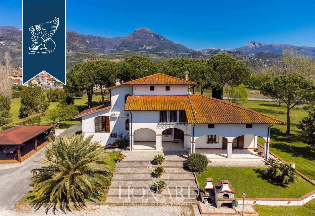 Villa in Pietrasanta, Tuscany, Italy 2 - 12919111