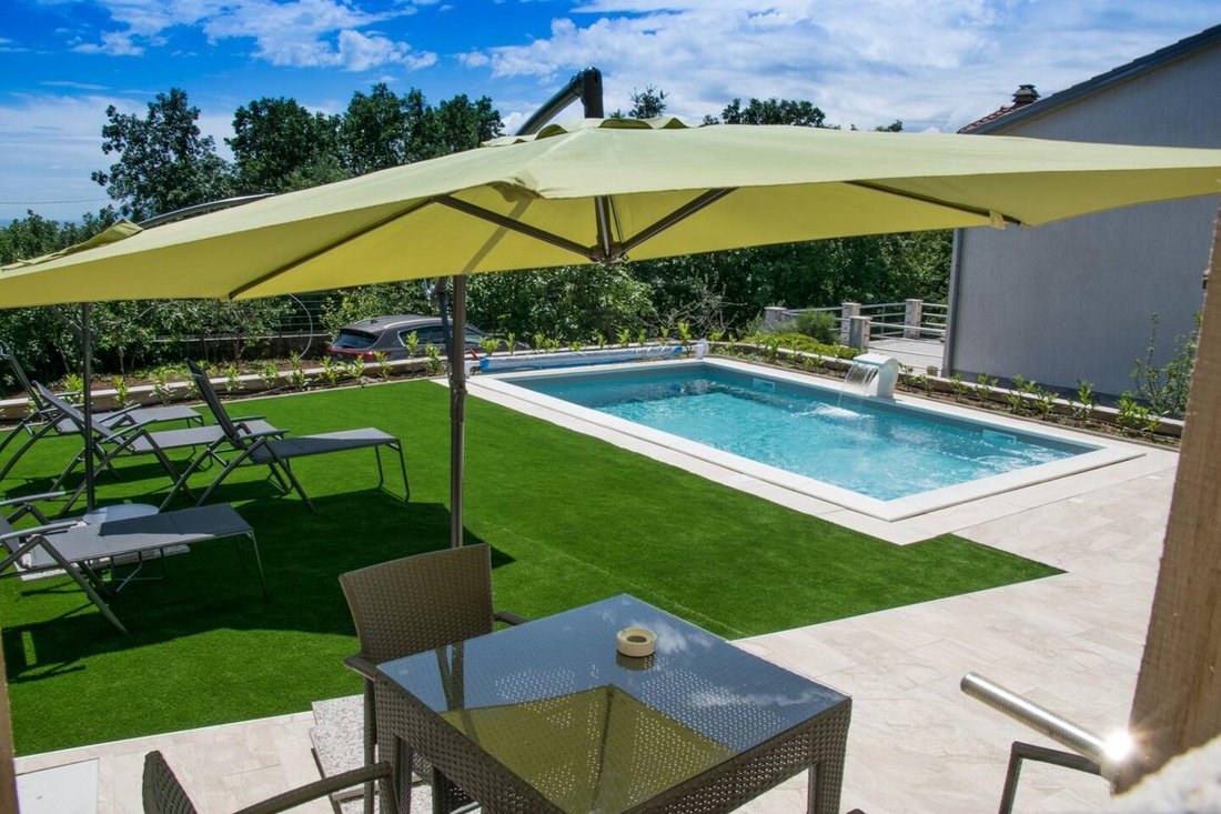 Villa in Mjesni odbor Srdoci, Grad Rijeka, Primorje-Gorski Kotar County 1 - 15068036