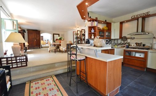 12th Century Fortified Castle On A Park Of Over 1 Ha