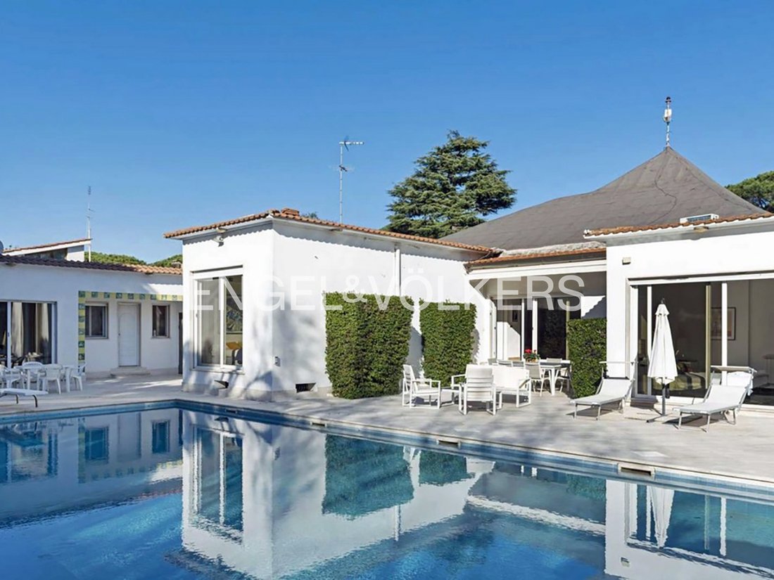 Villa in Infernetto, Rome, Lazio 2 - 15069369