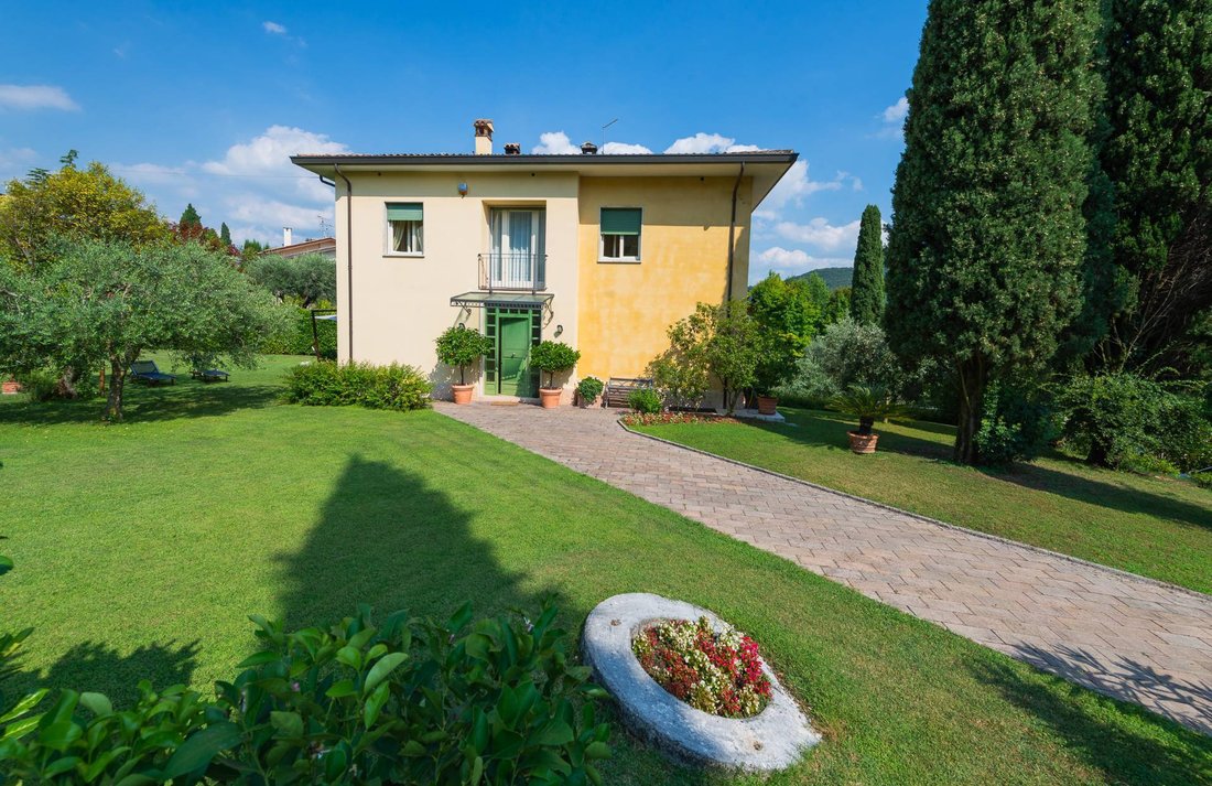 Villa in Garda, Veneto, Italy 3 - 15071010