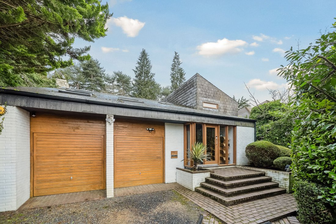 House in Fairmile, Elmbridge, England 2 - 15065067