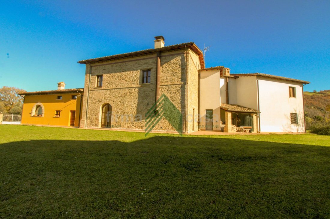 Villa in South - West Periphery, Teramo, Abruzzo 1 - 14158523
