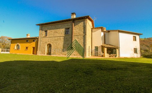 Villa in South - West Periphery, Teramo, Abruzzo 1