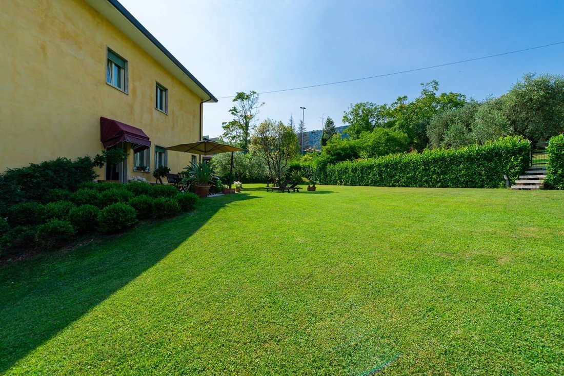 Villa in Garda, Veneto, Italy 4 - 15071010
