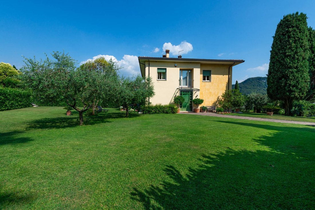 Villa in Garda, Veneto, Italy 5 - 15071010