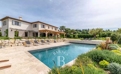 Villa in Sud, Roquefort-les-Pins, France 1