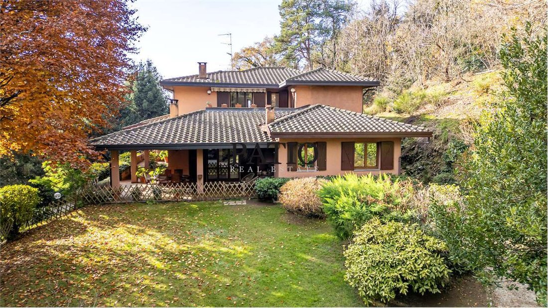 Villa in San Fermo della Battaglia, Lombardy, Italy 1 - 15070911
