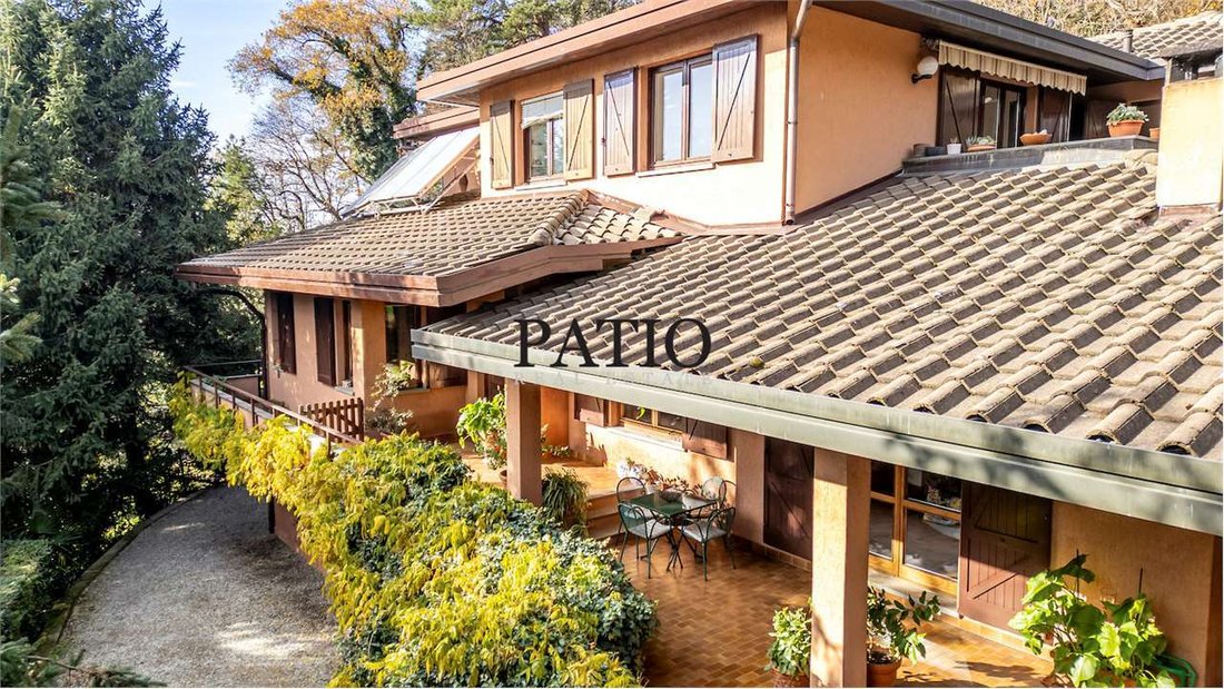 Villa in San Fermo della Battaglia, Lombardy, Italy 2 - 15070911