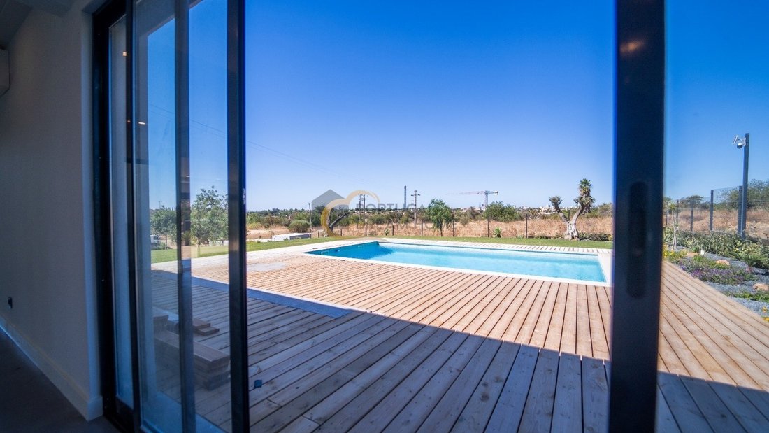 Villa in Quarteira, Algarve, Portugal 1 - 15077332