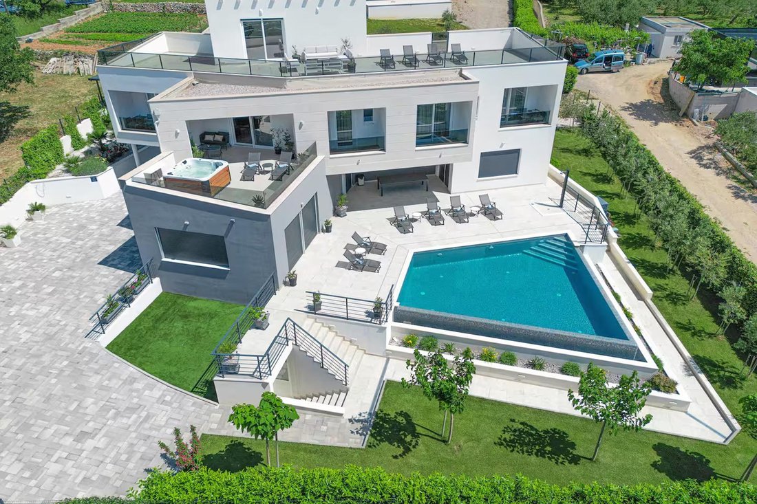 Villa in Kastel Sucurac, Split-Dalmatia County, Croatia 3 - 15075280
