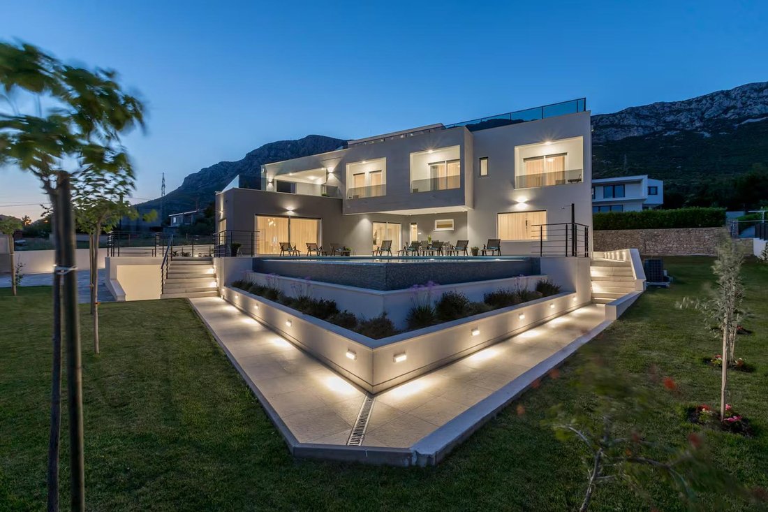 Villa in Kastel Sucurac, Split-Dalmatia County, Croatia 1 - 15075280
