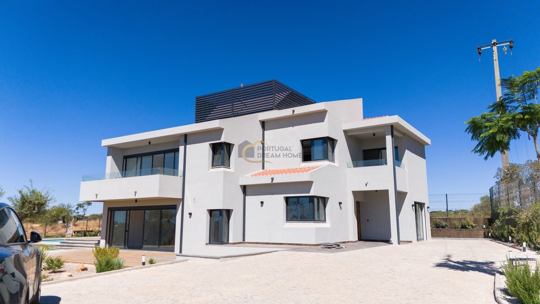 Villa in Quarteira, Algarve, Portugal 2 - 15077332