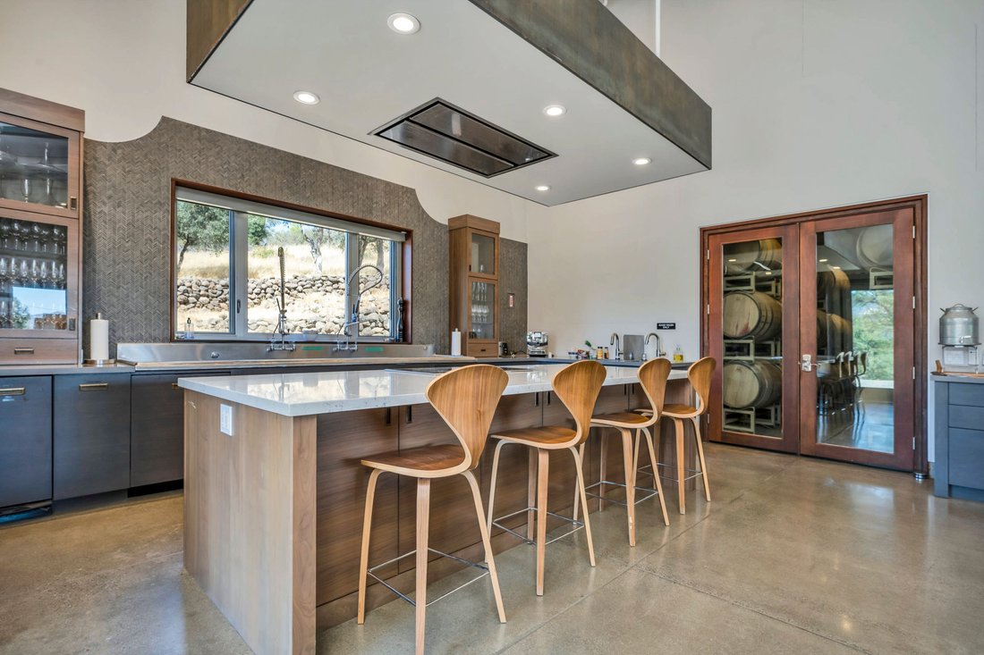Clearlake Oaks, California, United States 3 - 15077065