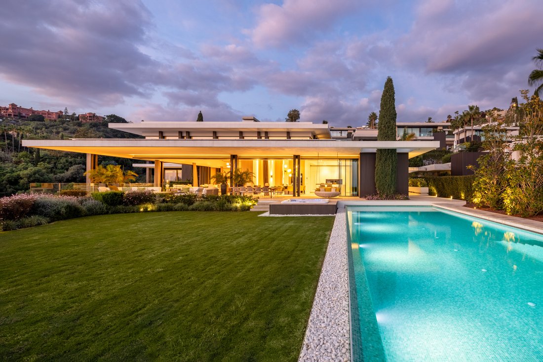 Villa in Puerto Banus, Marbella, Spain 1 - 15076679