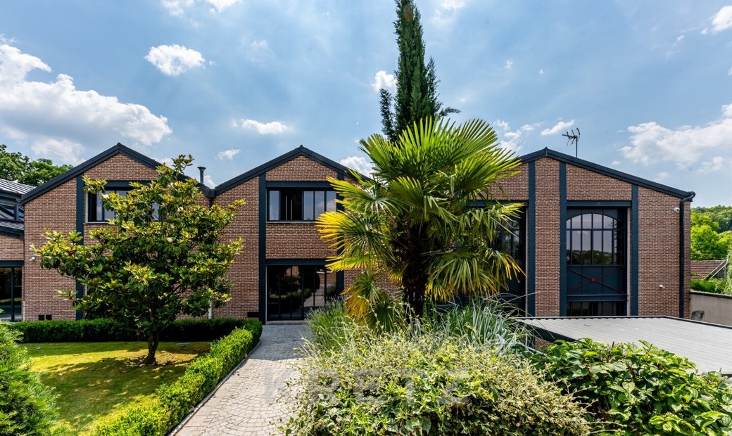 Contemporary Industrial Style Loft In étampes, île De France, France 