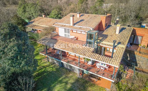 House in Sant Joan les Fonts, Catalonia, Spain 1
