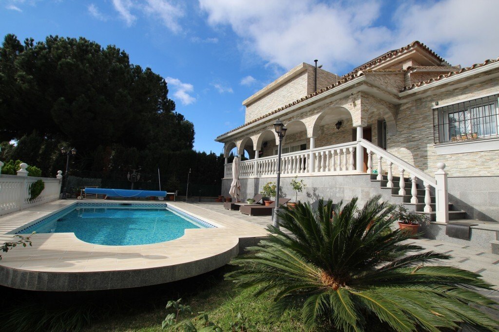 Villa in Elviria-Cabopino, Marbella, Spain 1 - 15075164