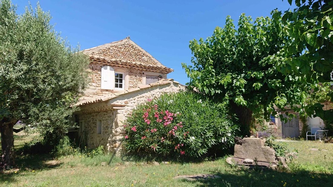 Farm Ranch in Richerenches, Provence-Alpes-Côte d'Azur, France 3 - 15073159