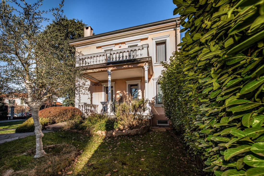 Villa in Castronno, Lombardy, Italy 3 - 15083656