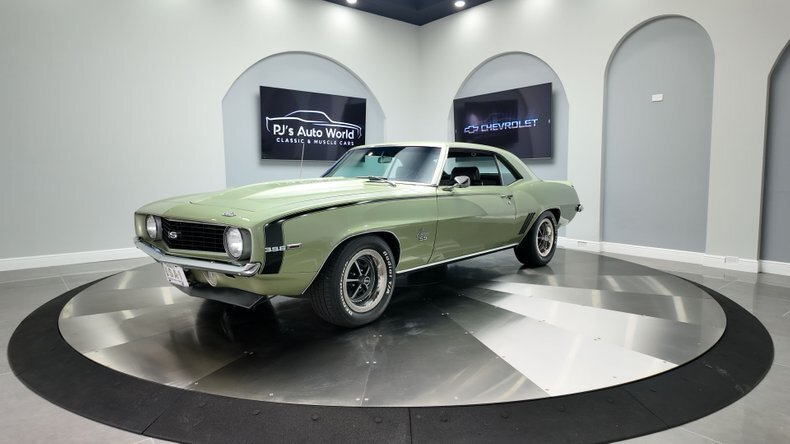 Powerful 454 V8  Cold A/C  Houndstooth Interior  Rare Factory Frost Green Car! in Clearwater, United States 2 - 15081262