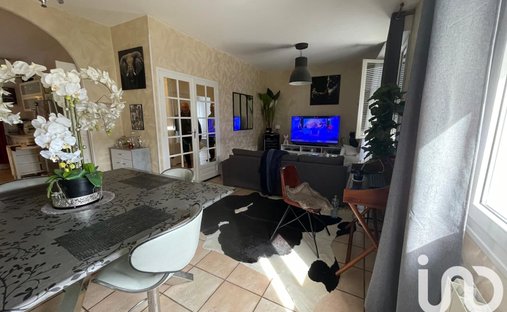 Castle for Sale in Saint-Pierre-des-Corps, Centre-Val de Loire, France