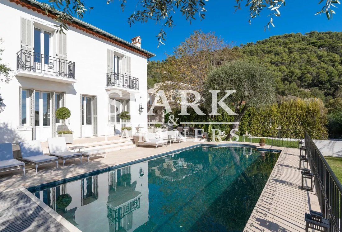 Villa in Èze, Provence-Alpes-Côte d'Azur, France 4 - 15078421