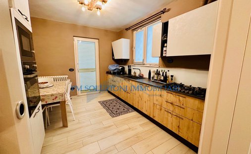House in Vittoria Apuana, Forte dei Marmi, Tuscany 1