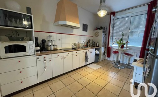 Castle for Sale in Saint-Pierre-des-Corps, Centre-Val de Loire, France