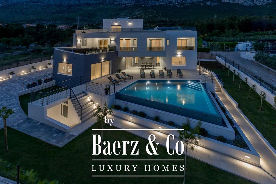Villa in Kastel Sucurac, Split-Dalmatia County, Croatia 1 - 15078499