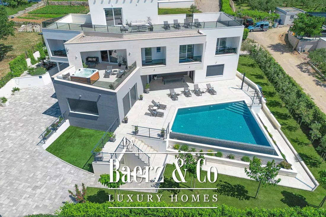 Villa in Kastel Sucurac, Split-Dalmatia County, Croatia 3 - 15078499