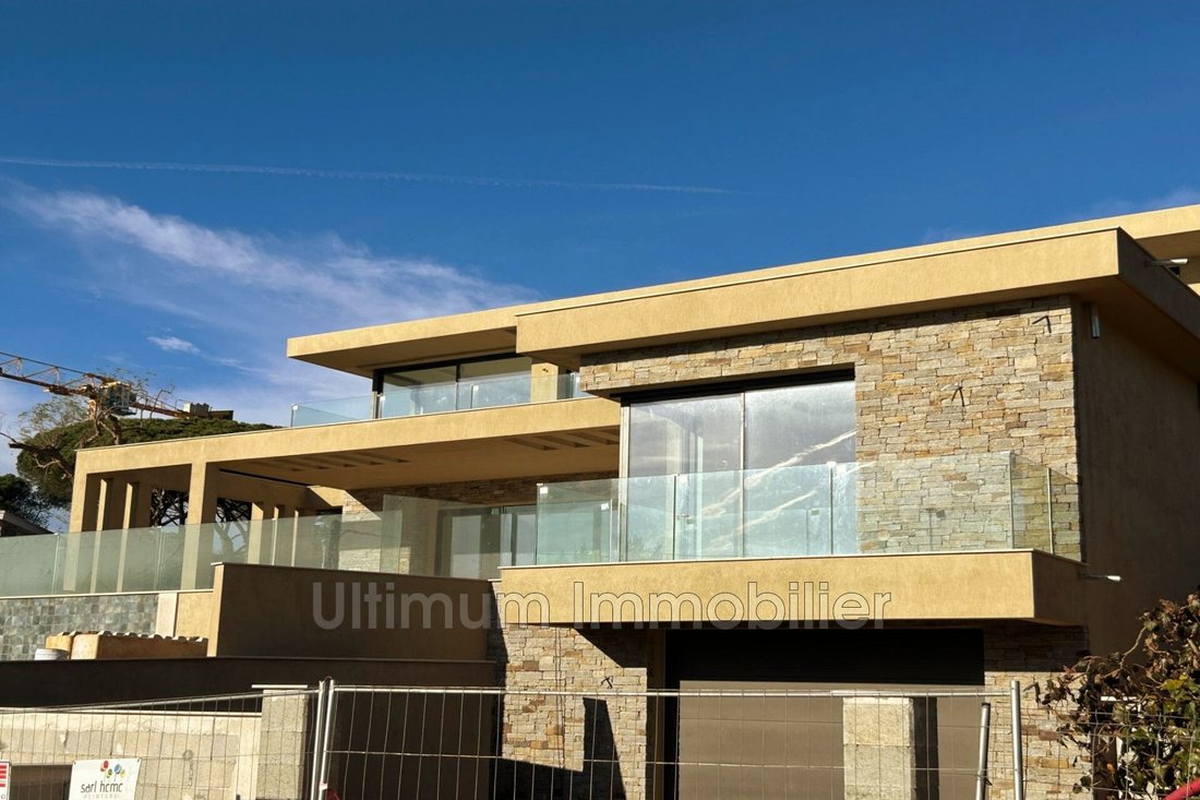 Villa in Ville-Les Saquedes-Le Bouillonnet, Sainte-Maxime, France 2 - 14966920