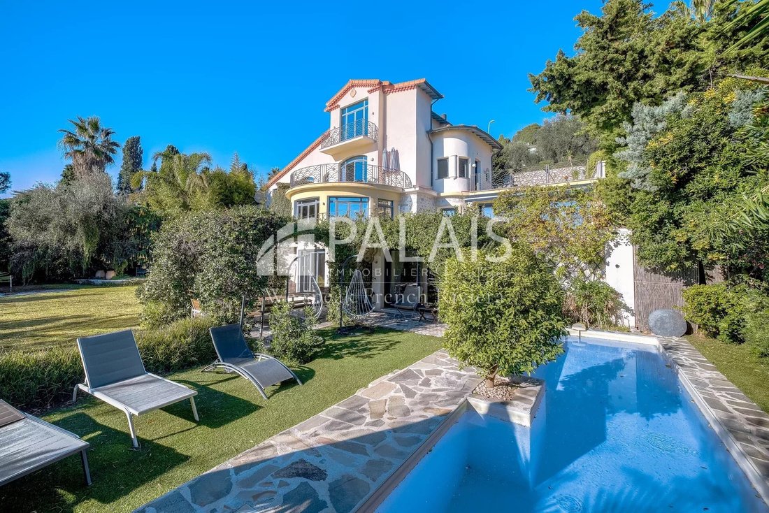 Villa in Villefranche-sur-Mer, Provence-Alpes-Côte d'Azur, France 1 - 14245713