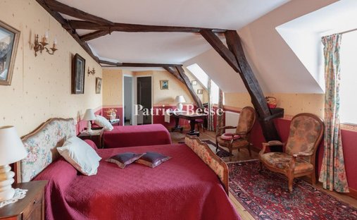 Château Avallon 1500.0 Sqm 25 Bedrooms