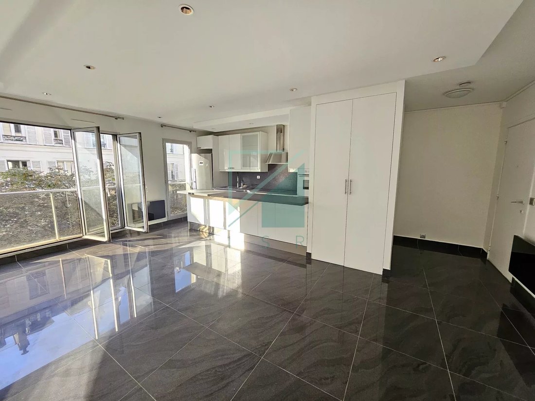 Apartment in Paris, Île-de-France, France 1 - 15084632