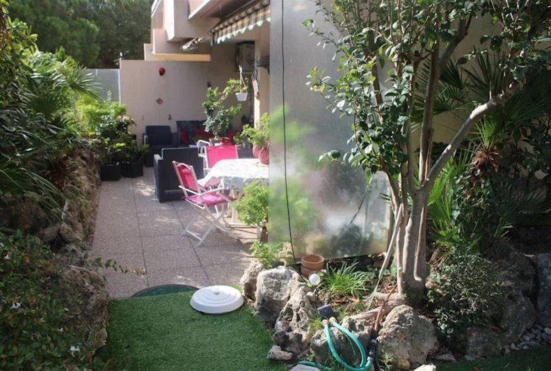 Appartamento a Fréjus, Provenza-Alpi-Costa Azzurra, Francia 1 - 15084724
