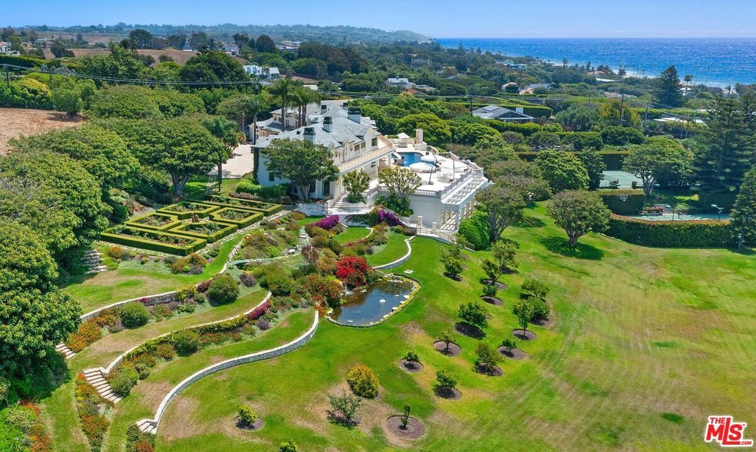 8 Bedrooms Single Family Detached In Malibu, California, United States