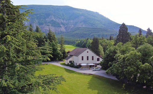Castle for Sale in Saint-Pierre-d'Argençon, Provence-Alpes-Côte d'Azur, France
