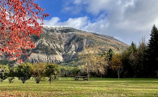 Castle for Sale in Saint-Pierre-d'Argençon, Provence-Alpes-Côte d'Azur, France