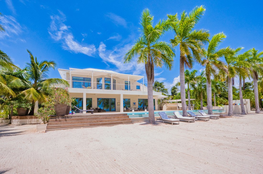 House in Rum Point, North Side, Cayman Islands 1 - 15084021