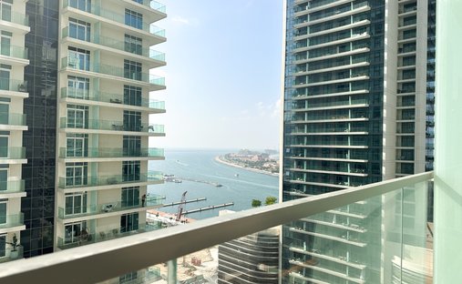Apartment in Emaar Beachfront, Dubai, United Arab Emirates 1