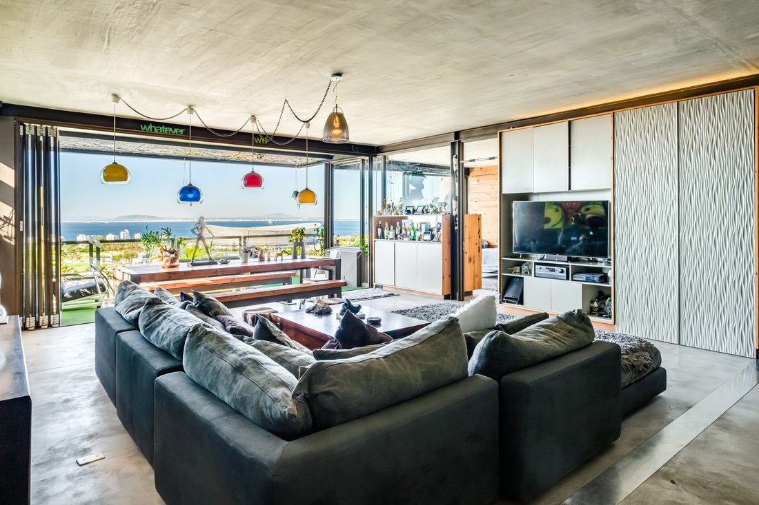 House in Signal Hill, Cape Town, Western Cape 1 - 15086091
