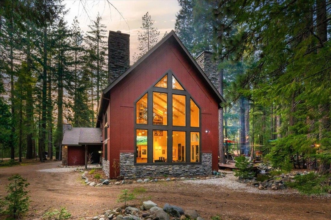 House in Mount Shasta, California, United States 2 - 15086021