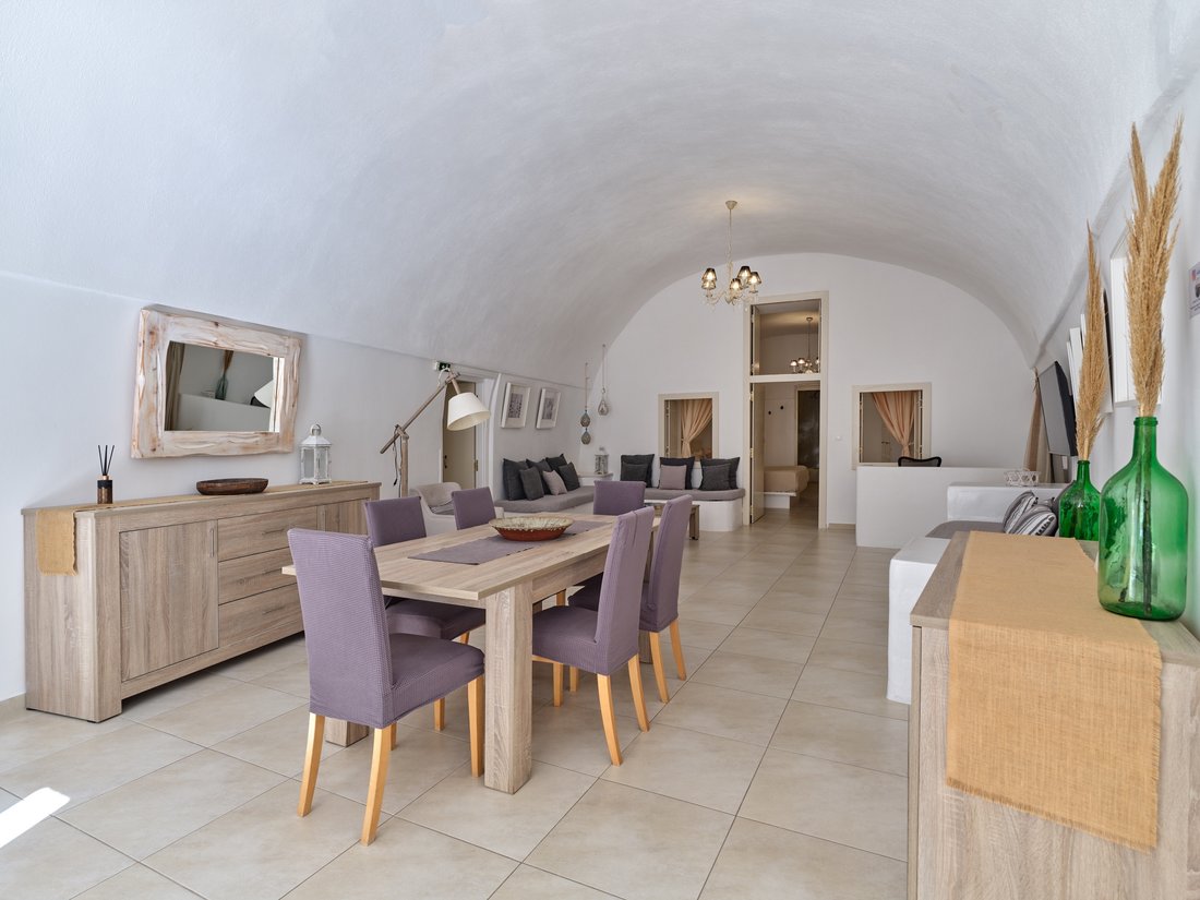 House in Thira, Aegean, Greece 3 - 15086487