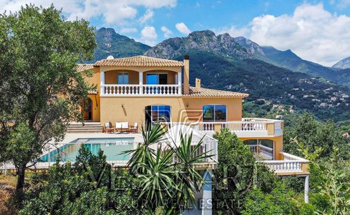 Villa in Village-Cros de Caste-Coupiere-Mont Gros, Roquebrune-Cap-Martin, France 1