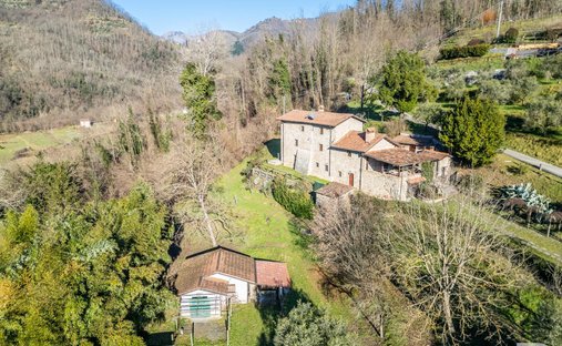 Farm Ranch in Fosciandora, Tuscany, Italy 1