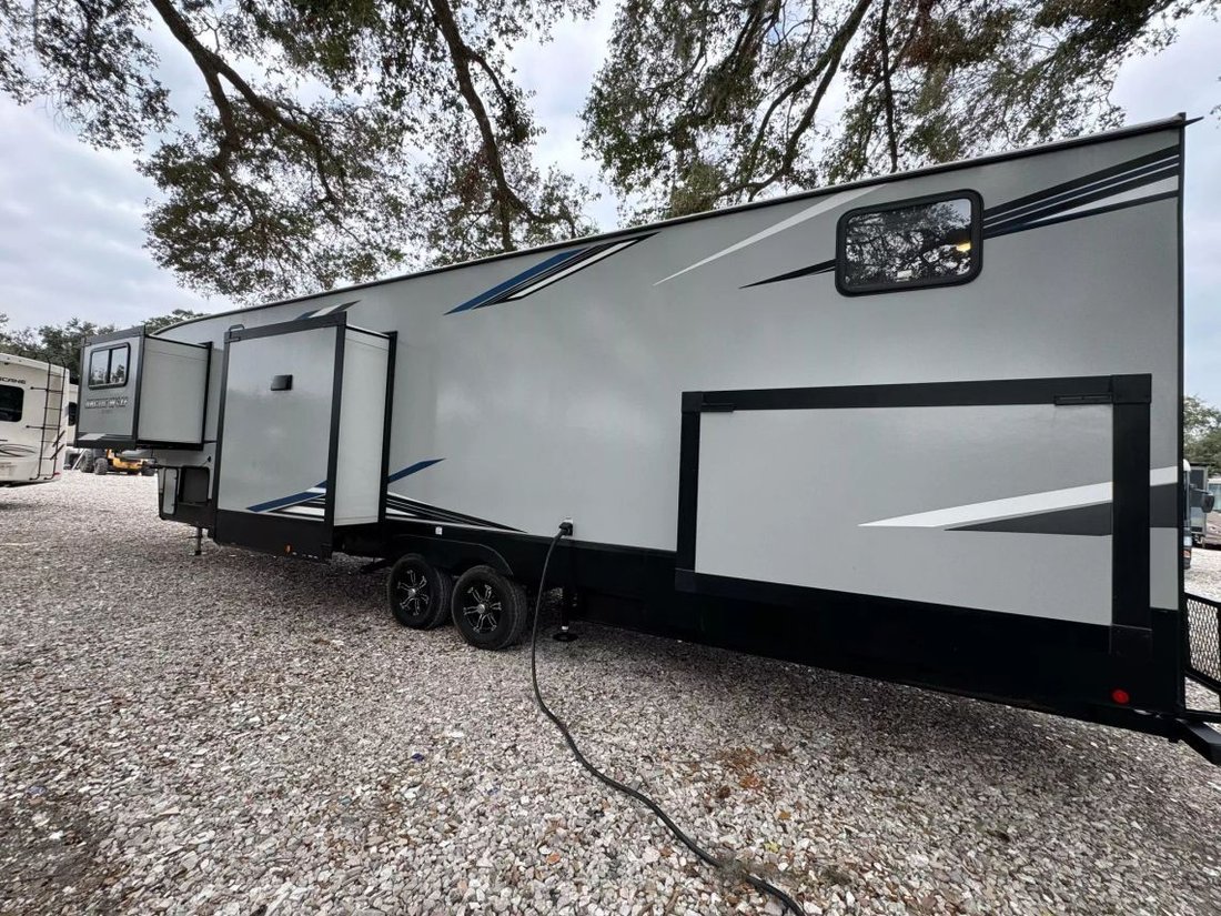 2022 Cherokee Arctic Wolf 3990 Suite Price