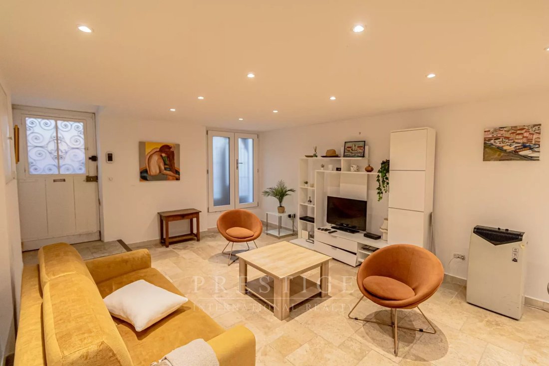 House in Place de Gaulle, Antibes, France 2 - 15087188