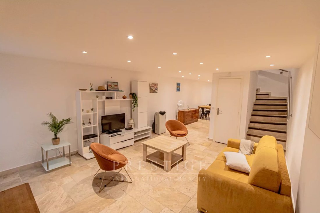 House in Place de Gaulle, Antibes, France 1 - 15087188